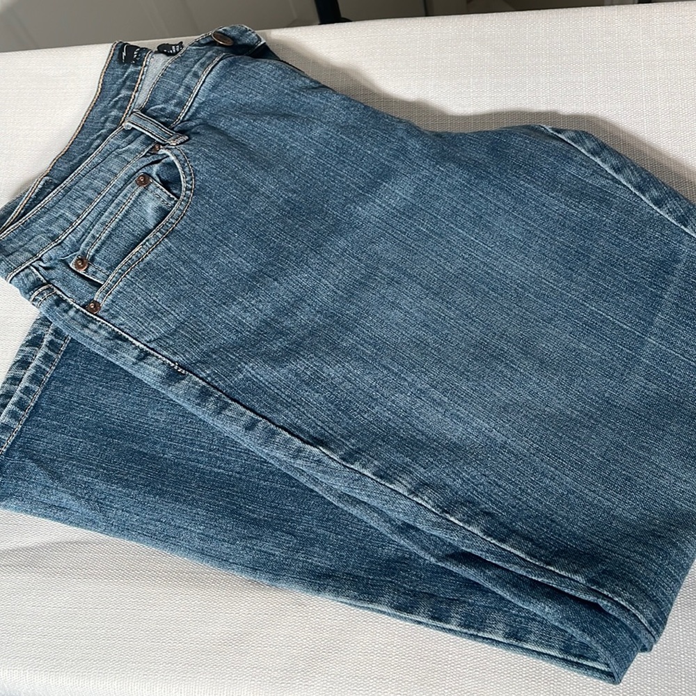 New York & Company medium wash jeans 14P